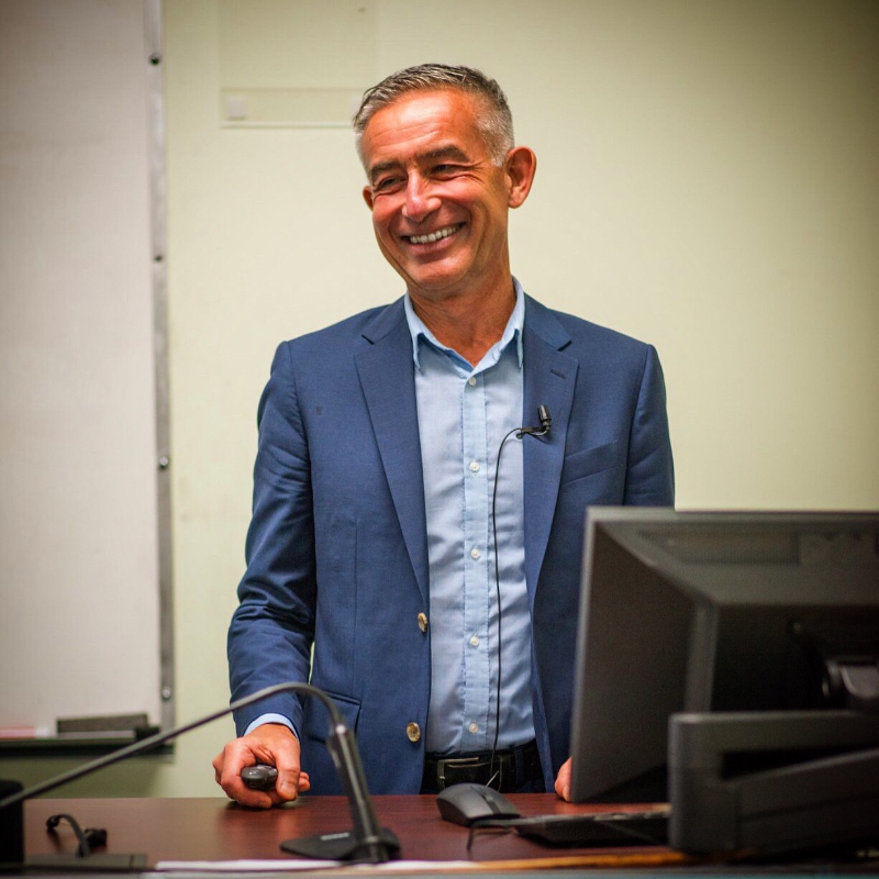 DrArno Kroner teaching in a faculty setting